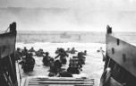 Войска армии США, высаживаются на берег во время дня «Д». Нормандия, 6 июня 1944 год. 